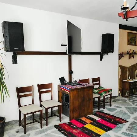 Semesterbostad Rimovata Kashta Lesjten