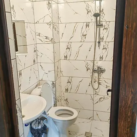 Rimovata Kashta * Lesjten